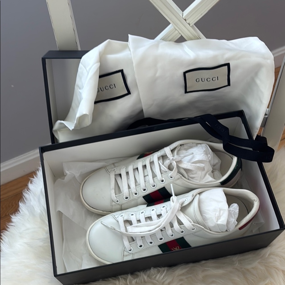 Gucci Women's White and Red Sneakers - Picture 7 of 8